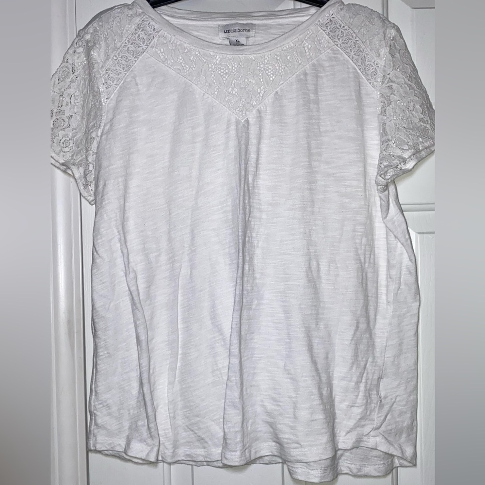 Women’s Liz Claiborne Casual White T-Shirt With Lace